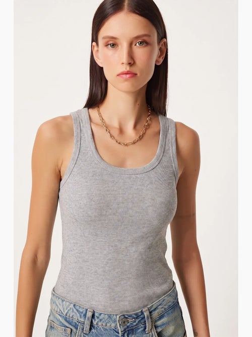 Camisola de alças ajustada em algodão com decote em u istanbul - Kiabi Camisola de alças ajustada em algodão com decote em u istanbul - Kiabi