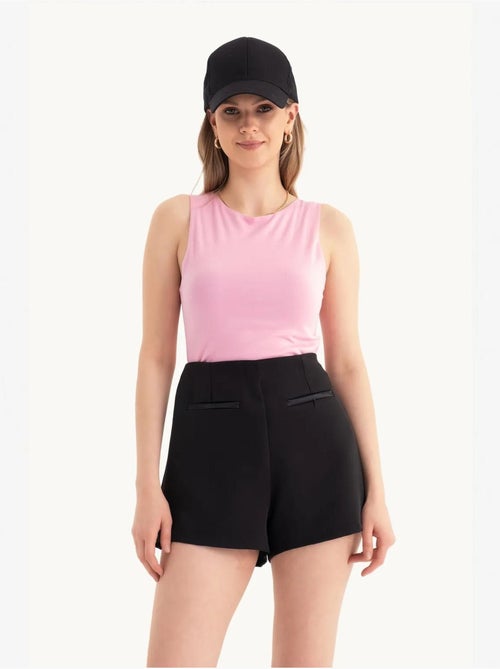 Camisola de alças curta com decote halter e recorte hiccup - Kiabi Camisola de alças curta com decote halter e recorte hiccup - Kiabi