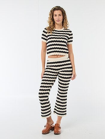 Camisola de croché com mangas curtas