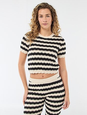 Camisola de croché com mangas curtas