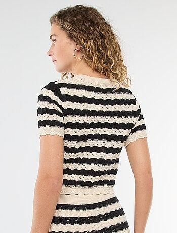 Camisola de croché com mangas curtas