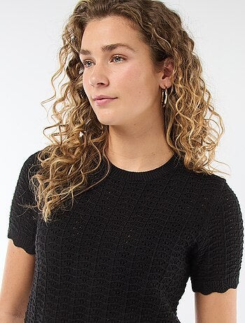 Camisola de croché com mangas curtas