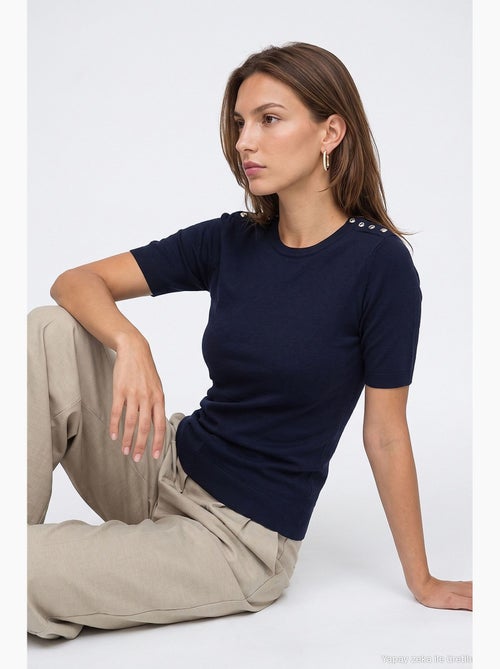 Camisola de decote redondo com botões dilvin - Kiabi Camisola de decote redondo com botões dilvin - Kiabi