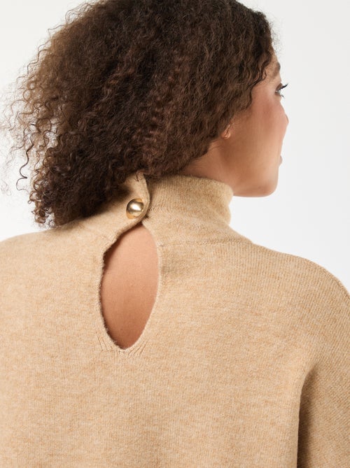 Camisola de gola alta com abertura e detalhe de joia nas costas - Kiabi