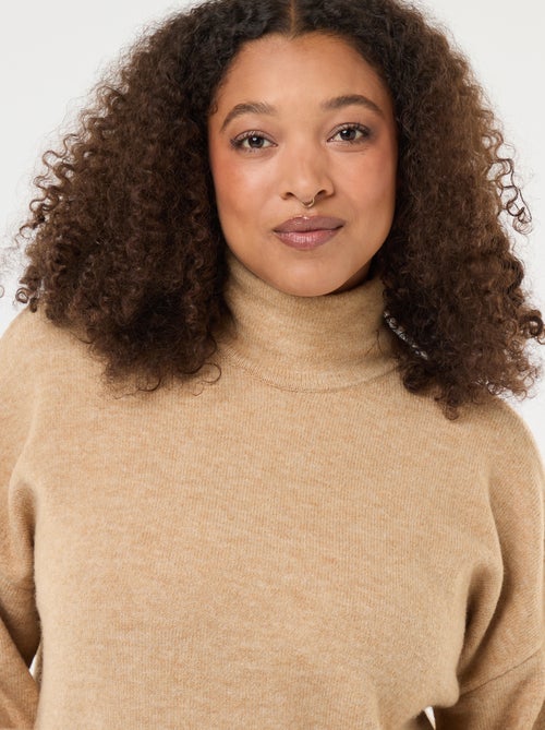 Camisola de gola alta com abertura e detalhe de joia nas costas - Kiabi