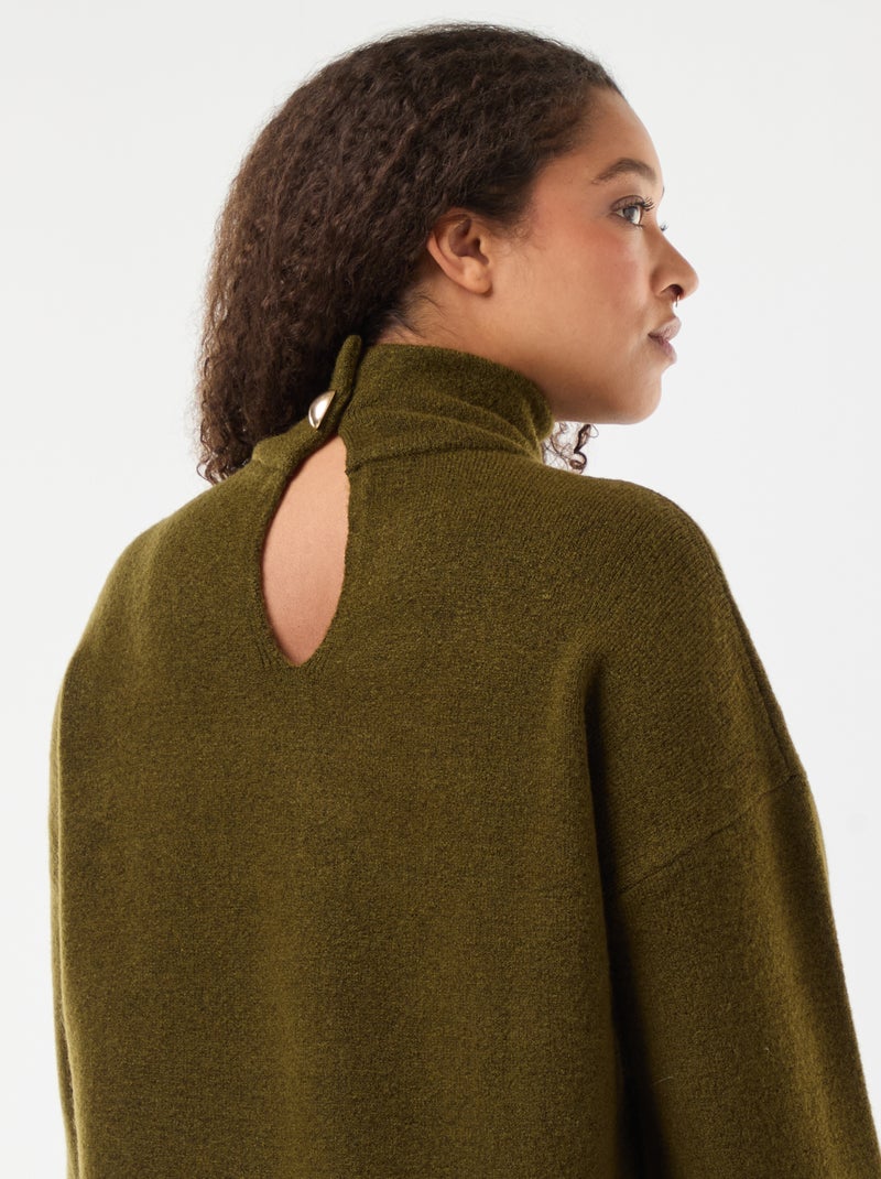 Camisola de gola alta com abertura e detalhe de joia nas costas Caqui - Kiabi