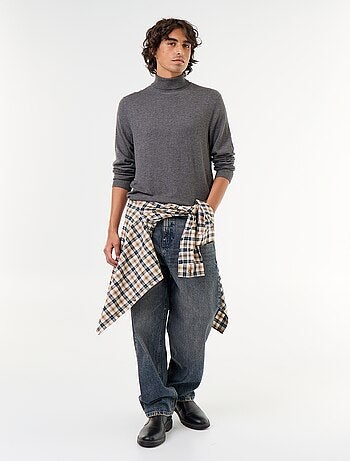 Camisola de gola alta lisa em malha fina