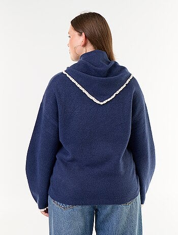 Camisola de gola redonda com mangas largas e lenço a condizer