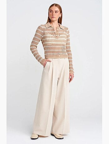 Camisola de malha às riscas com gola polo e botões