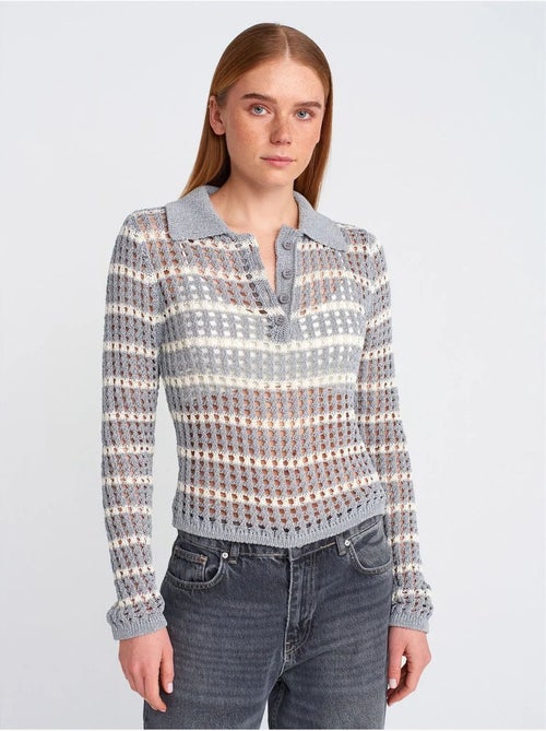 Camisola de malha às riscas com gola polo e botões - Kiabi Camisola de malha às riscas com gola polo e botões - Kiabi