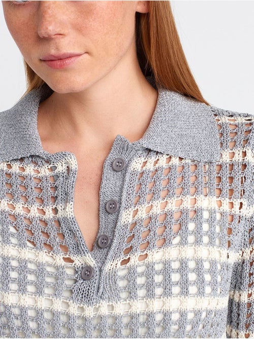 Camisola de malha às riscas com gola polo e botões - Kiabi Camisola de malha às riscas com gola polo e botões - Kiabi