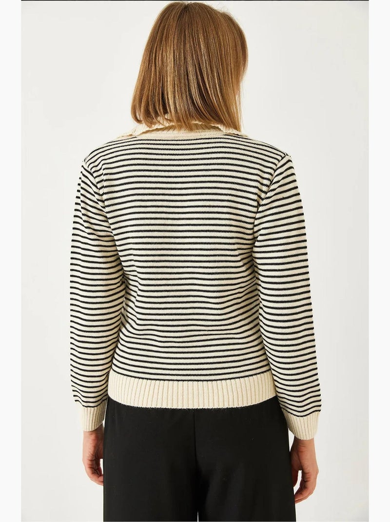 Camisola de malha às riscas com gola polo e detalhe de botões lucci Creme - Kiabi
