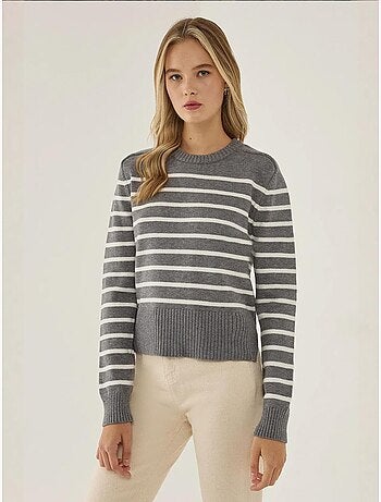 Camisola de malha às riscas com gola redonda hiccup