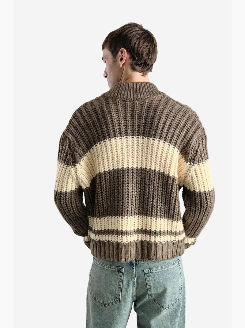 Camisola de malha às riscas regular fit com gola com fecho giesto Castanho-claro - Kiabi