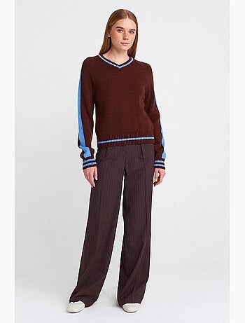 Camisola de malha canelada com decote em V às riscas