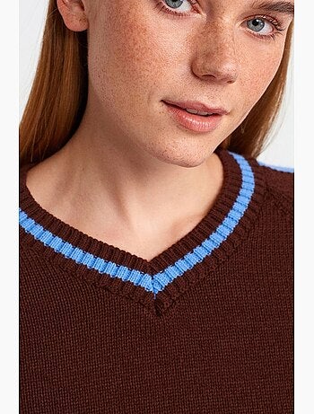 Camisola de malha canelada com decote em V às riscas