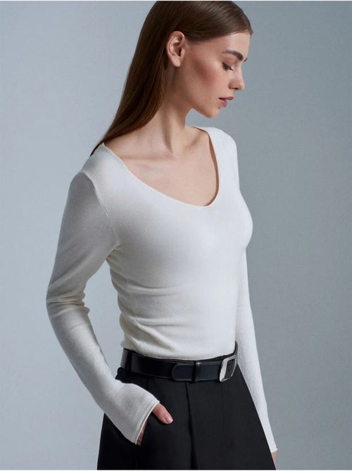 Camisola de malha canelada com decote em v slim fit dilvin - Kiabi Camisola de malha canelada com decote em v slim fit dilvin - Kiabi