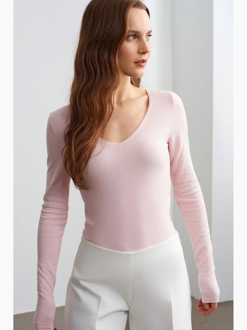 Camisola de malha canelada com decote em v slim fit dilvin - Kiabi Camisola de malha canelada com decote em v slim fit dilvin - Kiabi