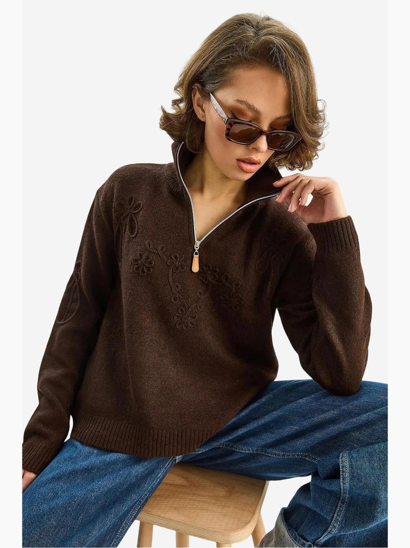 Camisola de malha com bordados e gola com fecho lucci Castanho-escuro - Kiabi