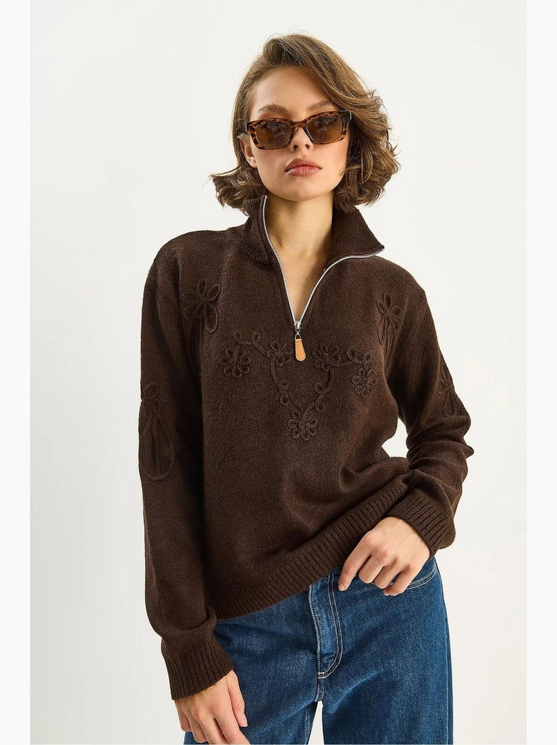 Camisola de malha com bordados e gola com fecho lucci Castanho-escuro - Kiabi