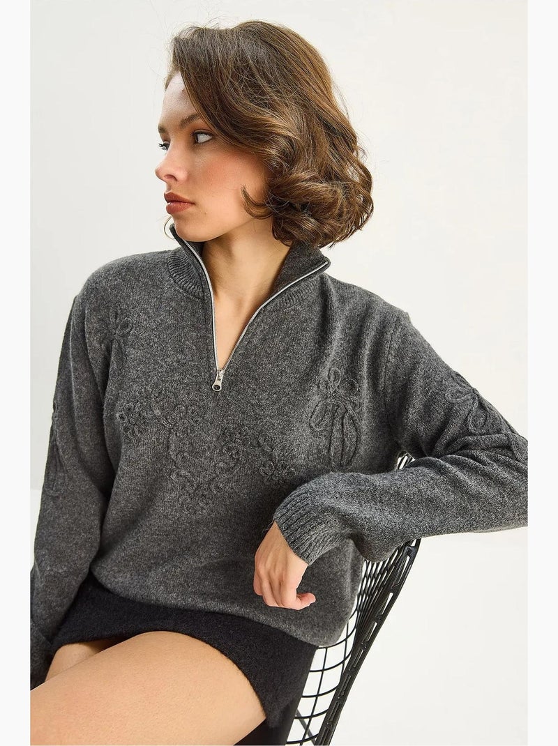 Camisola de malha com bordados e gola com fecho lucci Cinza-preto - Kiabi