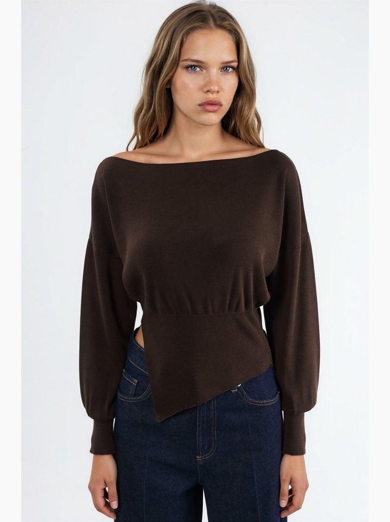 Camisola de malha com decote barco de aspeto mercerizado com detalhe de racha hiccup Castanho-escuro - Kiabi