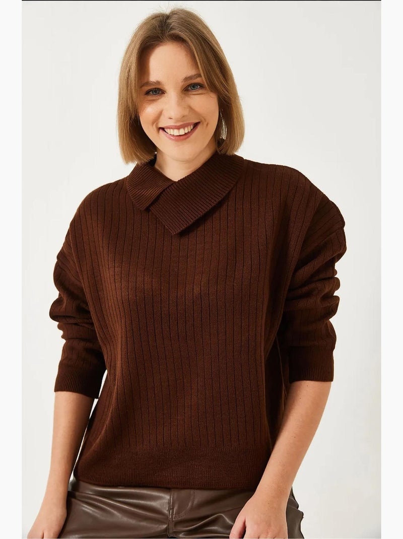 Camisola de malha com detalhe de gola lucci Castanho-escuro - Kiabi