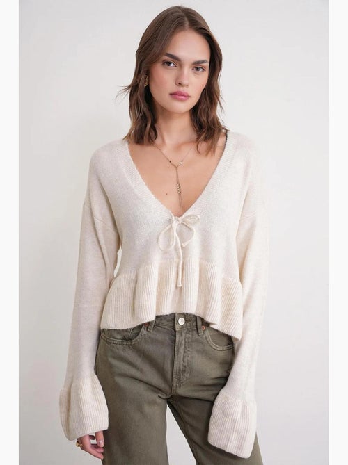 Camisola de malha com detalhe de laço, folhos e decote em v mixray - Kiabi Camisola de malha com detalhe de laço, folhos e decote em v mixray - Kiabi