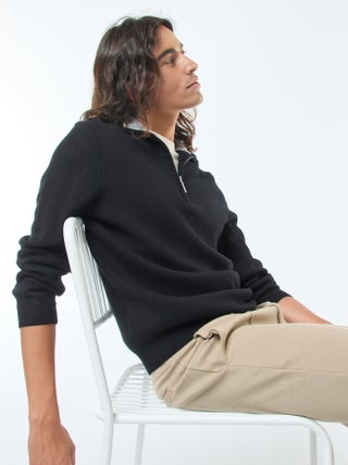 Camisola de malha com gola de fecho
