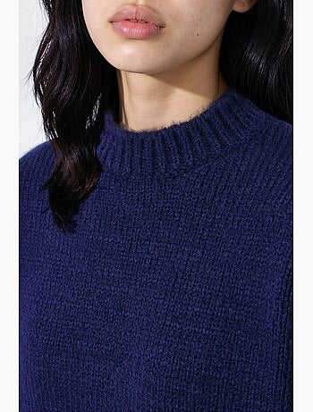 Camisola de malha com gola redonda e corte relaxed fit