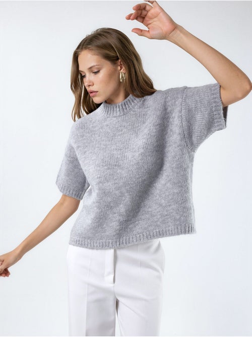 Camisola de malha com gola redonda e corte relaxed fit - Kiabi Camisola de malha com gola redonda e corte relaxed fit - Kiabi