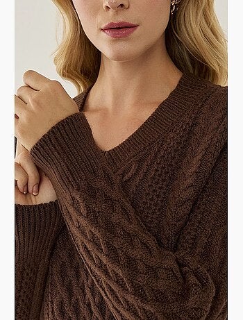 Camisola de malha com trança de cabelo e decote em V