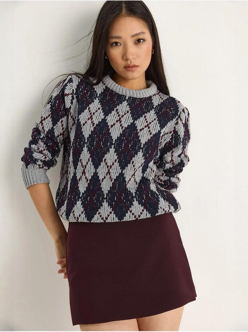 Camisola de malha de mulher com decote redondo e padrão losango lucci - Kiabi Camisola de malha de mulher com decote redondo e padrão losango lucci - Kiabi