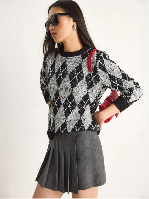Camisola de malha de mulher com decote redondo e padrão losango lucci - Kiabi Camisola de malha de mulher com decote redondo e padrão losango lucci - Kiabi