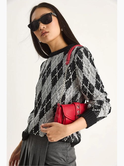 Camisola de malha de mulher com decote redondo e padrão losango lucci - Kiabi Camisola de malha de mulher com decote redondo e padrão losango lucci - Kiabi