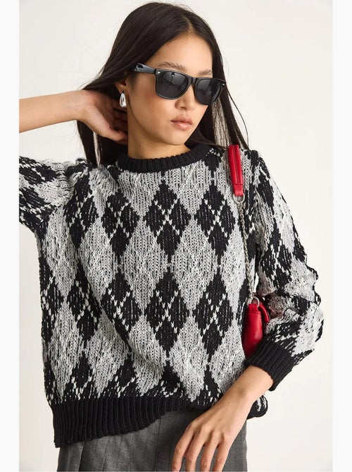 Camisola de malha de mulher com decote redondo e padrão losango lucci - Kiabi Camisola de malha de mulher com decote redondo e padrão losango lucci - Kiabi