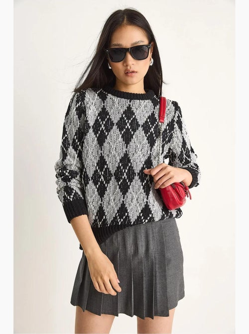 Camisola de malha de mulher com decote redondo e padrão losango lucci - Kiabi Camisola de malha de mulher com decote redondo e padrão losango lucci - Kiabi