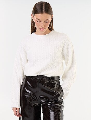 Camisola de malha entrançada com gola redonda