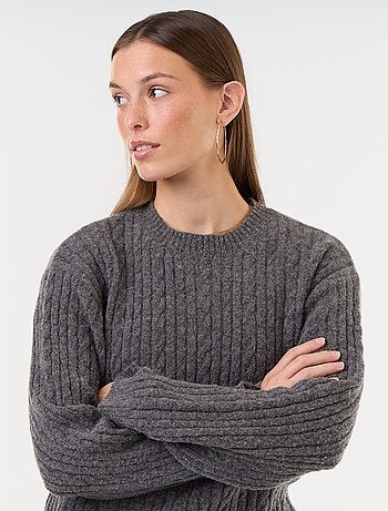Camisola de malha entrançada com gola redonda