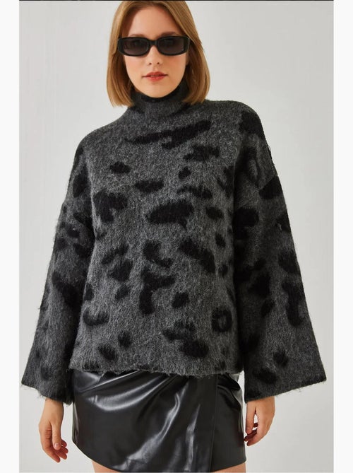 Camisola de malha estampada com gola alta lucci - Kiabi Camisola de malha estampada com gola alta lucci - Kiabi