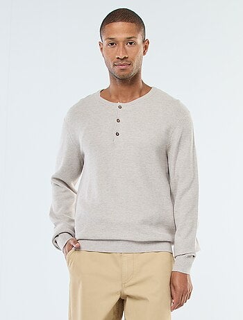 Camisola de malha fantasia com gola redonda abotoada