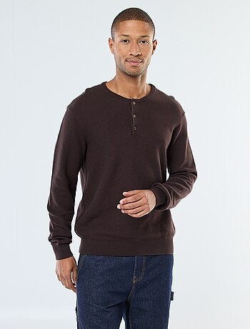 Camisola de malha fantasia com gola redonda abotoada