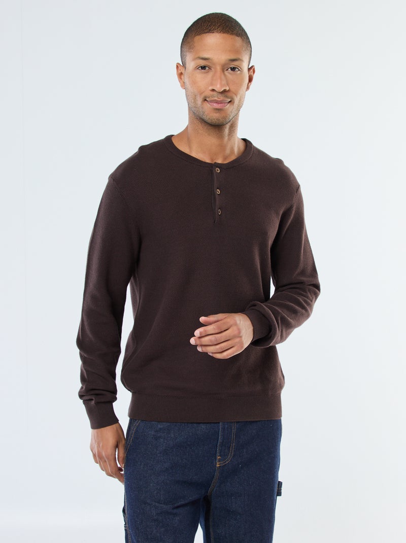 Camisola de malha fantasia com gola redonda abotoada Castanho - Kiabi