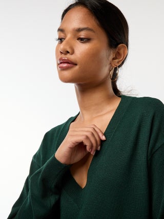 Camisola de malha fina com decote em bico