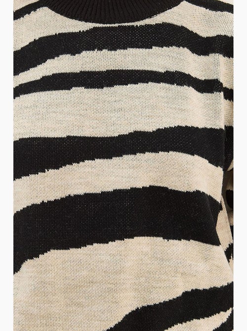 Camisola de malha grossa com estampado zebra e gola redonda lucci - Kiabi Camisola de malha grossa com estampado zebra e gola redonda lucci - Kiabi