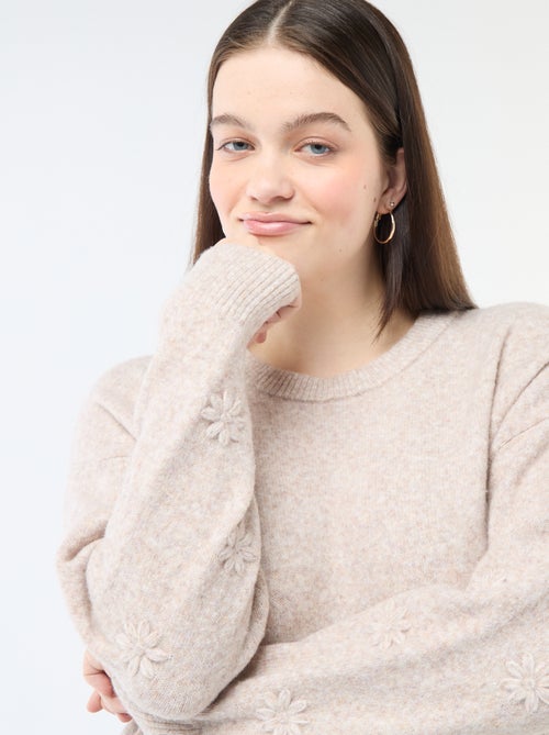 Camisola de malha grossa com mangas compridas e bordados de flores - Kiabi