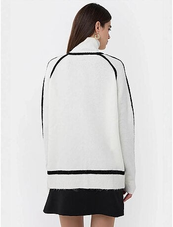 Camisola de malha oversized com detalhe contrastante