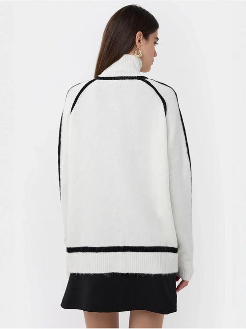 Camisola de malha oversized com detalhe contrastante hiccup - Kiabi Camisola de malha oversized com detalhe contrastante hiccup - Kiabi