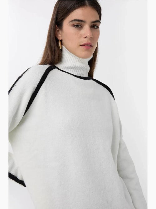 Camisola de malha oversized com detalhe contrastante hiccup - Kiabi Camisola de malha oversized com detalhe contrastante hiccup - Kiabi