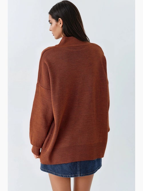 Camisola de malha oversized com meia gola alta my fashion - Kiabi Camisola de malha oversized com meia gola alta my fashion - Kiabi